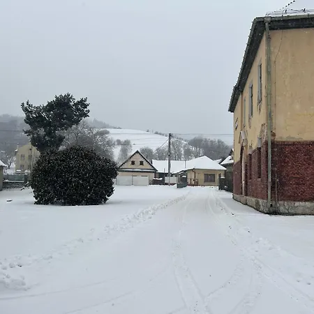 Turisticka Stara Skola Kokava Konukevi 3*